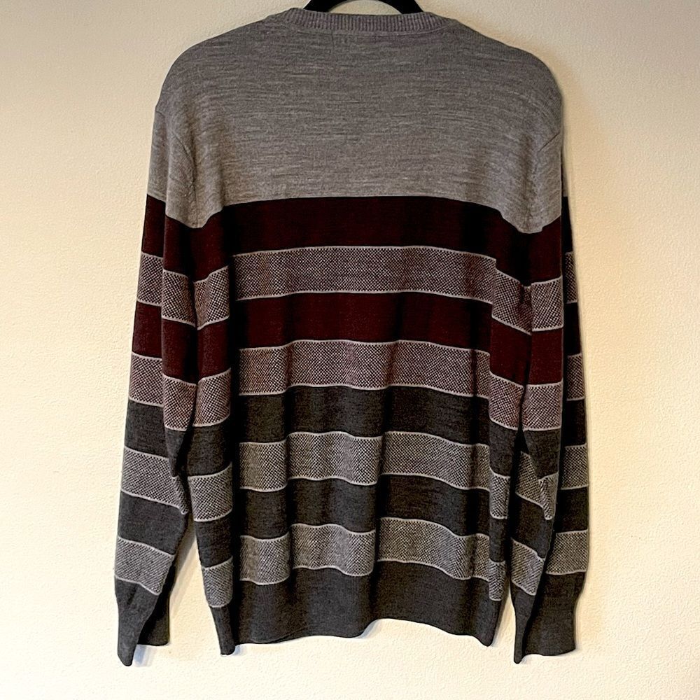 Men’s Soft Long-Sleeve Gray and Burgundy Acrylic Sweater. Size XL. - Picture 2 of 3